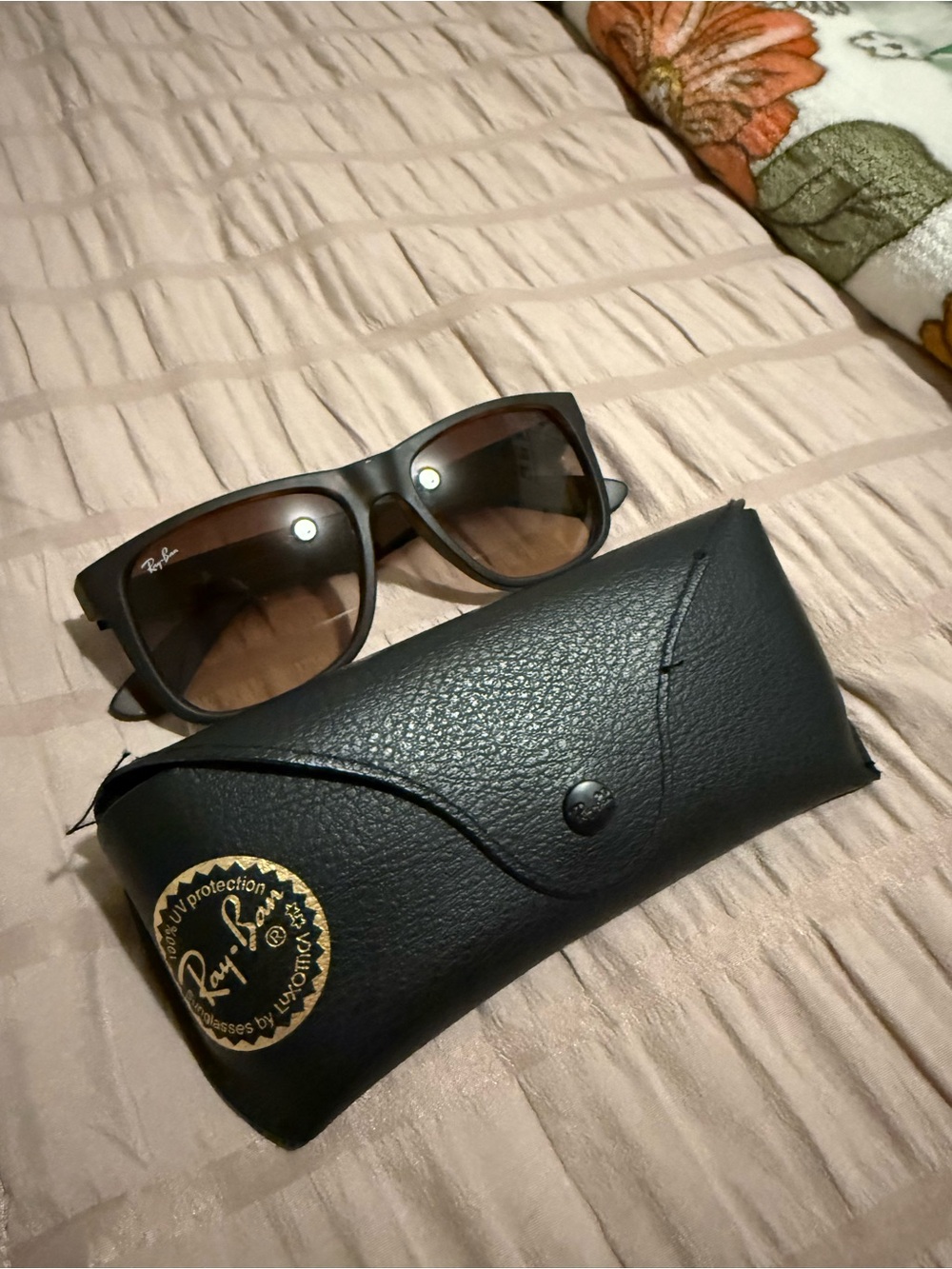 Ray-Ban Brown Gradient Sunglasses with Black Case